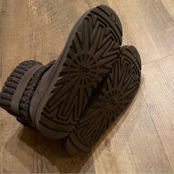 Ugg | Cambridge Knit Leather Boots - Picture 6 of 11